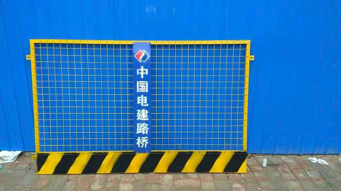 搭設(shè)施工臨邊防護(hù)欄桿時,必須符合的要求_橫桿