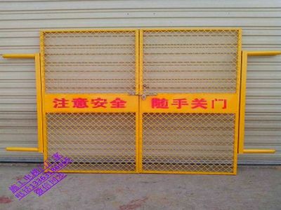 施工電梯防護門與安全防護設(shè)備 構(gòu)筑工地安全防線